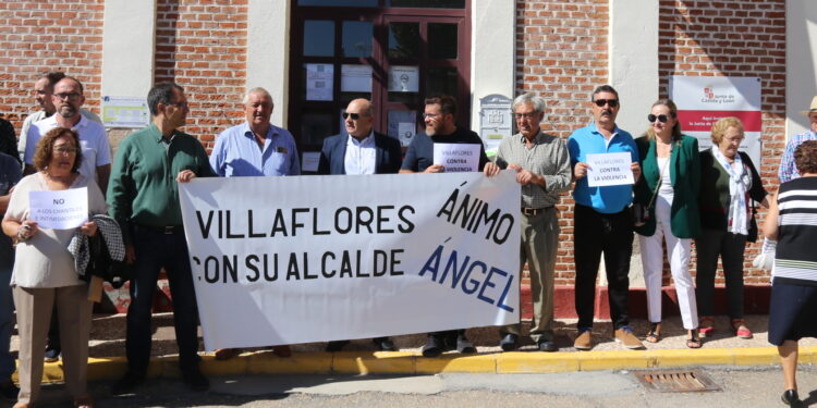 Villaflores muestra su apoyo unánime al alcalde, Ángel Manuel Montoiro, tras recibir amenazas de muerte en su domicilio