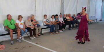 Zorita de la Frontera inaugura sus fiestas de San Miguel con una actuación de copla dirigida especialmente a los mayores