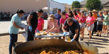 Tarazona de la Guareña reparte 650 raciones de paella en la comida popular de sus fiestas en honor de San Miguel Arcángel