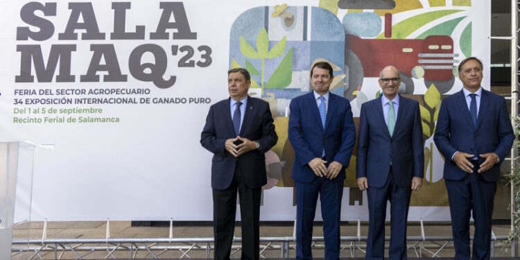 Salamaq, la primera feria de España y del sur de Europa del sector primario, abre sus puertas con «pleno» de autoridades
