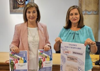 Peñaranda ofrece cursos de competencias digitales, pintura,  restauración y talla de madera y recupera el de encaje de bolillos