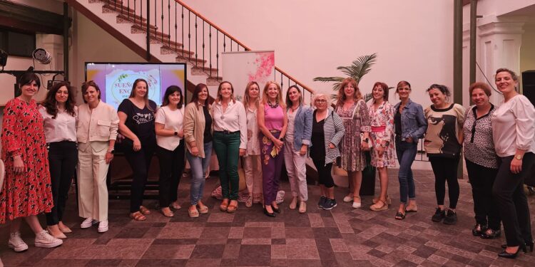 Mujeres de Peñaranda y su comarca ponen en común proyectos, inquietudes y retos de futuro en el primer desayuno empresarial