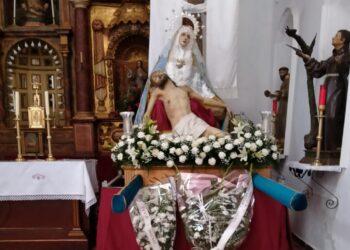 Peñaranda con la vista puesta en el cielo para la fiesta anual de la Virgen de la Piedad tras una bonita ofrenda de flores blancas