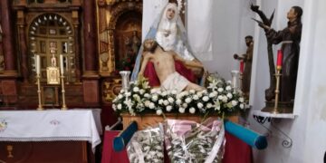 Peñaranda con la vista puesta en el cielo para la fiesta anual de la Virgen de la Piedad tras una bonita ofrenda de flores blancas