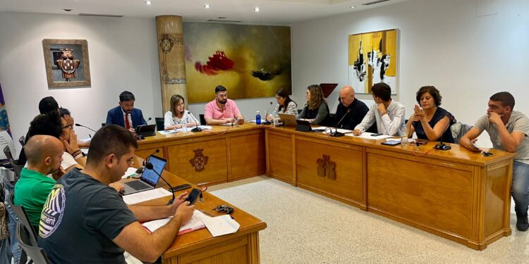 La moción de la amnistía caldea el pleno en Peñaranda y Fran Díaz (PSOE) acusa al PP de ser «unos bien mandaos» de su partido