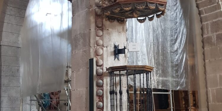 Rágama ve por fin el comienzo de los trabajos que salvarán su valioso artesonado mudéjar de un grave y alarmante deterioro