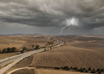 Protección Civil y Emergencias alertan por lluvias intensas y tormentas en amplias zonas de la Península y en Baleares