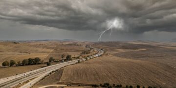 Protección Civil y Emergencias alertan por lluvias intensas y tormentas en amplias zonas de la Península y en Baleares
