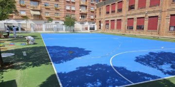 El colegio Miguel de Unamuno «estrena» patio en Peñaranda tras una inversión de 39.000 euros de los Presupuestos Participativos