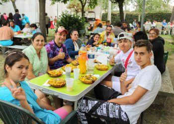 Ventosa del Río Almar no renuncia a disfrutar de la paella popular al aire libre a pesar de la amenaza de tormenta