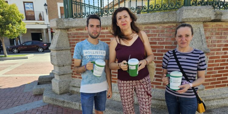 Villaflores entrega a la Asociación Española Contra el Cáncer (AECC) la recaudación de las actividades festivas solidarias