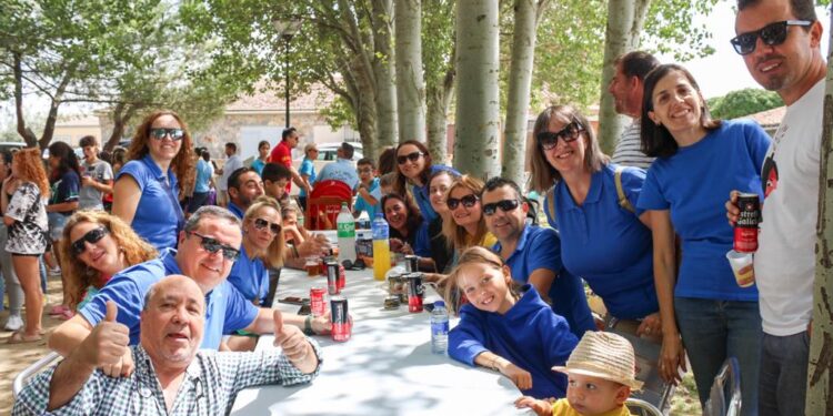 Multitudinaria paella en el parque de Villoria con muchas ganas de seguir la fiesta en la recta final de la programación de la Vega