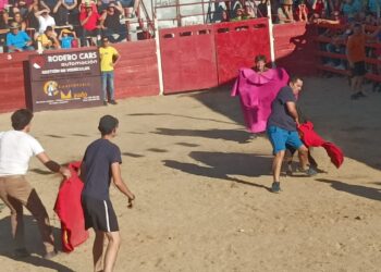 Tarde de emoción y revolcones en Zorita de la Frontera con la capea popular en la penúltima jornada de las fiestas de San Miguel