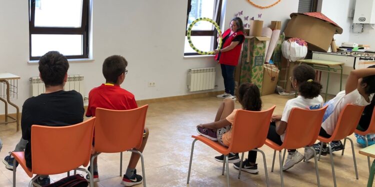 Cruz Roja retoma durante el curso el apoyo escolar a 33 niños y niñas de las localidades de Peñaranda y Alba de Tormes