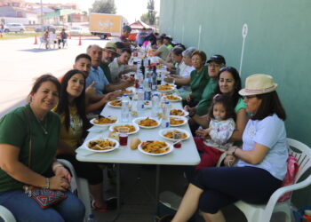 Poveda de las Cintas despide hoy sus fiestas y reúne a sus vecinos en torno a una degustación de paella en el frontón