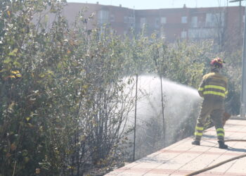 Un incendio en Peñaranda vuelve a poner de manifiesto la grave problemática de los solares que incumplen la ordenanza