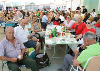 Zorita de la Frontera reúne a más de medio millar de comensales en el frontón para degustar la caldereta de las fiestas