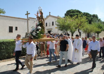 Mancera de Abajo lleva por primera vez a la Virgen del Rosario hasta el convento carmelita con motivo del Año Jubilar