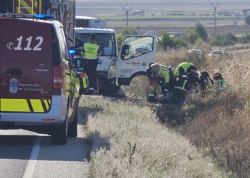 Trasladado en helicóptero tras sufrir un grave accidente en Nava de Sotrobal con un camión y un tractor involucrados