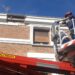 Bomberos de Peñaranda intervienen en el desprendimiento de parte de una cornisa en un edificio de la céntrica calle Cerrajeros