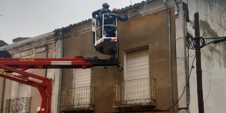 El temporal de lluvia y viento acrecienta estos días en Peñaranda la grave problemática y el peligro de los edificios en mal estado