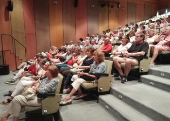 El CEPA El Inestal de Peñaranda inaugura el curso escolar con una charla sobre fotografía a cargo de Victorino García Calderón