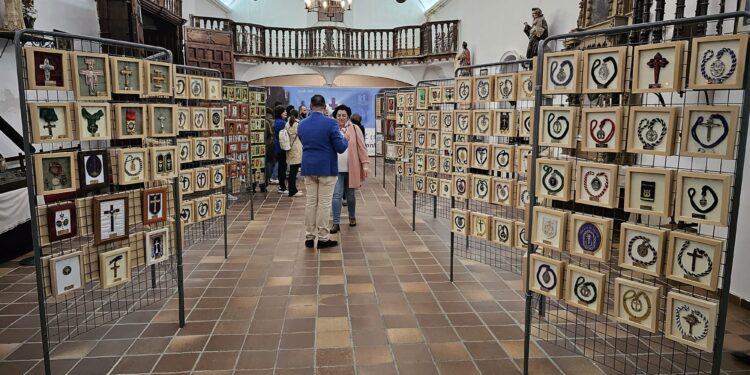 La Vera Cruz más internacional llega a Peñaranda en una gran exposición que puede visitarse en la iglesia de San Luis