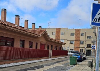 Peñaranda mejora la seguridad vial en el entorno de la guardería con señalización vertical y dos nuevos pasos de peatones