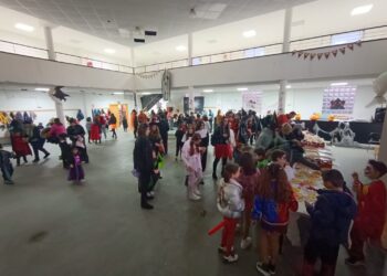 La Ampa del colegio Gabriel y Galán de Villoria celebra una fiesta de Halloween en el centro cívico con gran participación