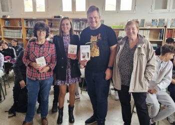 Ben Clark, en el instituto de Peñaranda: «no es cierto que a los alumnos no les guste la literatura, lo que pasa es que muchas veces se les presenta como algo muy lejano»