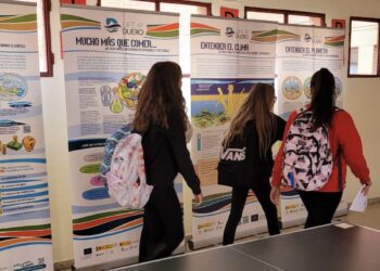 El IES Germán Sánchez Ruipérez de Peñaranda acoge una muestra sobre agua, agricultura, alimentación y calentamiento global