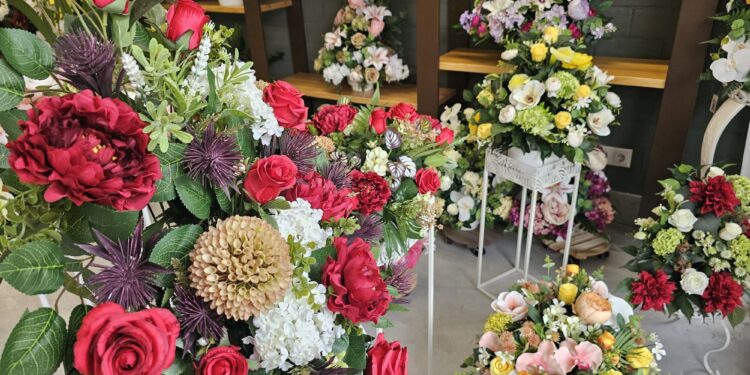 Floristería Martina: la mejor opción para encargar los ramos y centros en recuerdo de los seres queridos en Todos los Santos
