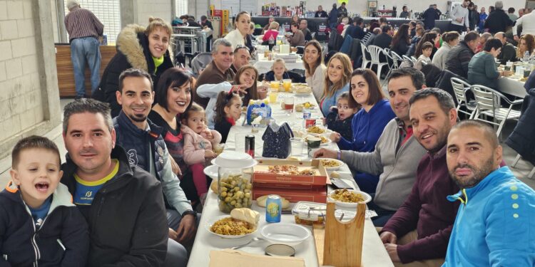 Arabayona de Mógica reparte medio millar de raciones de paella en la última jornada de las fiestas del Cristo de Hornillos