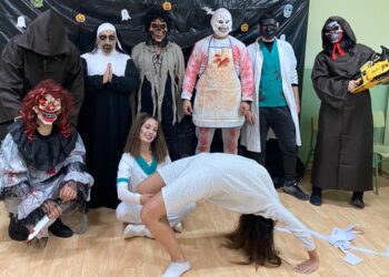 Los jóvenes de Palaciosrubios organizan una gran fiesta de Halloween que logra un rotundo éxito de participación