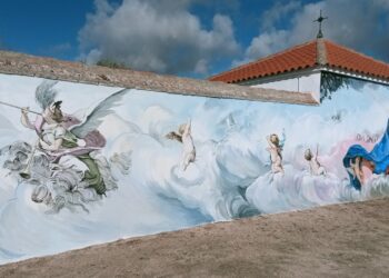 Palaciosrubios luce ya en su cementerio la obra mural creada por Marta Arroyo representando la Asunción de la Virgen María