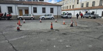 Adiós a la jardinera de la plazuela de Severo Ochoa en Peñaranda para ganar plazas de aparcamiento cercanas al centro ciudad