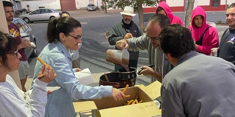 Poveda de las Cintas vive ya intensamente sus fiestas con el pregón de «Las Perchas» y un desayuno con churros y chocolate