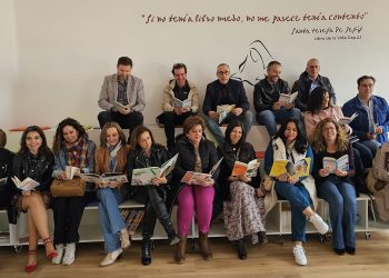 La quinta del 73 celebra su primer reencuentro en Peñaranda con una gran fiesta y la tradicional foto en el templete de la plaza