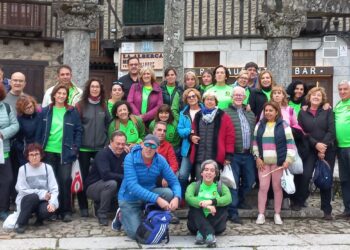 El club Camino el Cristo de Alaraz realiza una ruta de senderismo por el Bosque de los Espejos, Sequeros y La Alberca