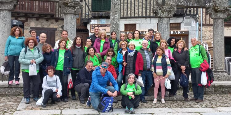 El club Camino el Cristo de Alaraz realiza una ruta de senderismo por el Bosque de los Espejos, Sequeros y La Alberca