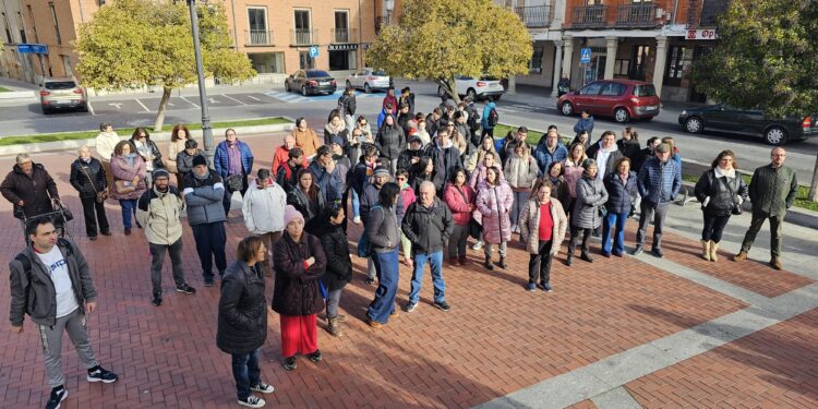 Peñaranda muestra su repulsa a la violencia de género con una concentración frente al templete y la lectura de un manifiesto