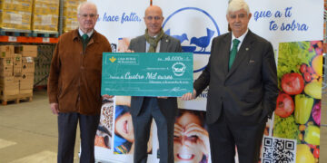 Caja Rural de Salamanca colabora con el Banco de Alimentos para ayudar a los más necesitados donando 4.000 euros