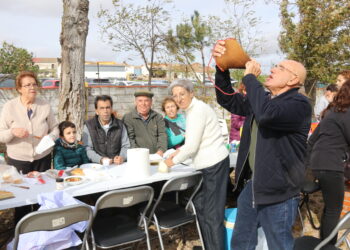 Villaflores despide sus fiestas de San Martín con una animada capea y comida de confraternidad en la finca Morquera