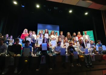 Gran fiesta para la entrega de los certificados Cambridge Awards en una ceremonia organizada por Academia Líder en Peñaranda