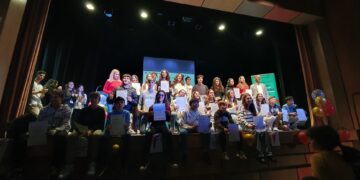 Gran fiesta para la entrega de los certificados Cambridge Awards en una ceremonia organizada por Academia Líder en Peñaranda