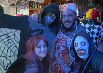 El Campo de Peñaranda vive también la noche más terrorífica del año con una animada fiesta de Halloween llena de disfraces