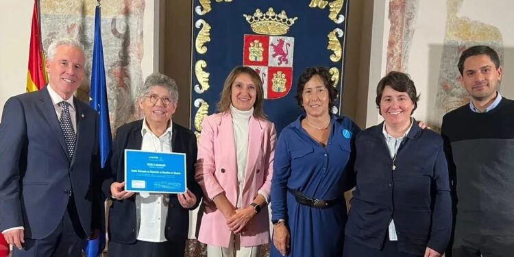 El colegio La Encarnación de Peñaranda recibe el reconocimiento de UNICEF como centro referente de los derechos de la infancia