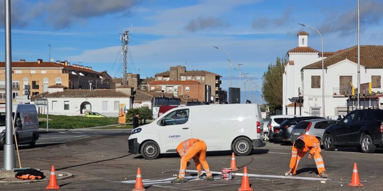 Peñaranda resuelve el caos de tráfico con la señalización del cruce de Arapiles con avenida de la Estación y calle del Carmen