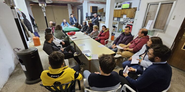 La cofradía de la Esperanza prepara sus estrenos para el 2024 y renueva su acuerdo con la banda de Almorox para la «Madrugá»