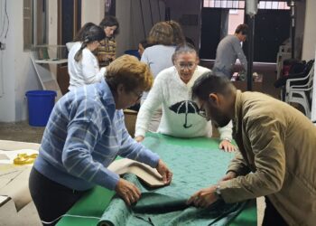 La cofradía de Nuestra Señora de la Esperanza pone en marcha el taller de costura en su casa de hermandad de Peñaranda